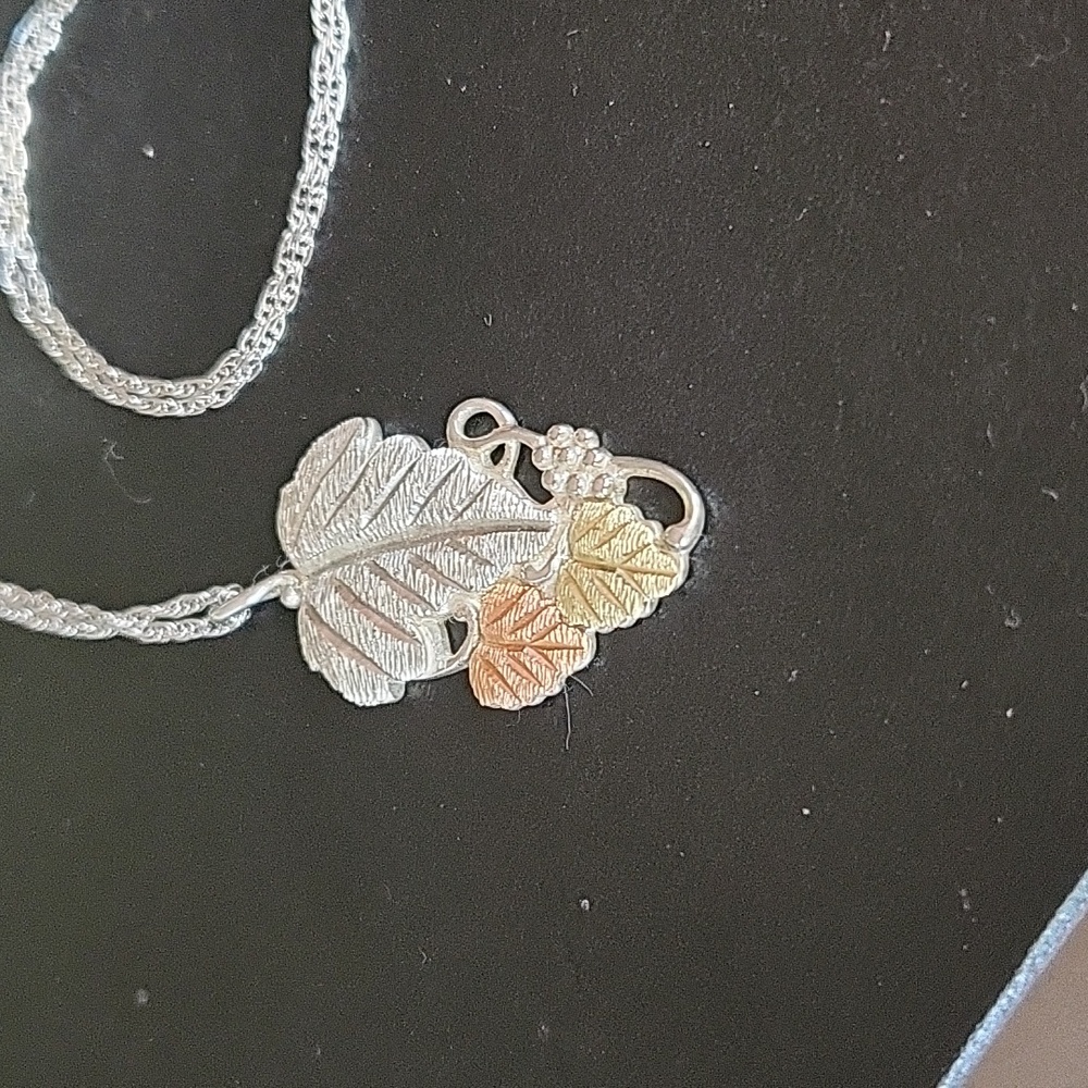 Beautiful BLACK HILLS GOLD PENDANT